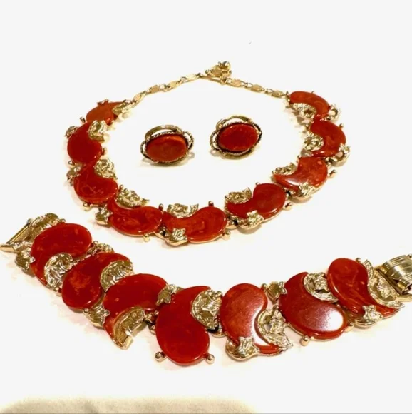 Star Bakelite parure set - Picture 2 of 2